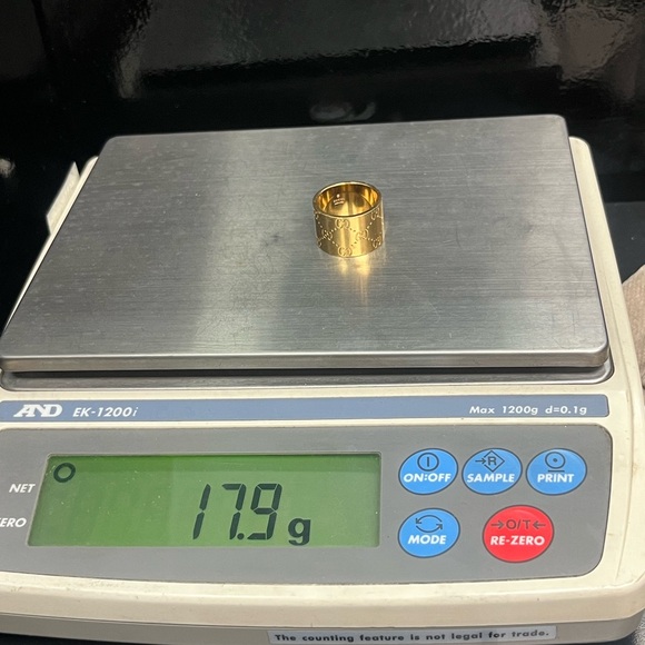 Authentic GUCCI Icon Logo 18K Yellow Gold Ring Band - Picture 4 of 10